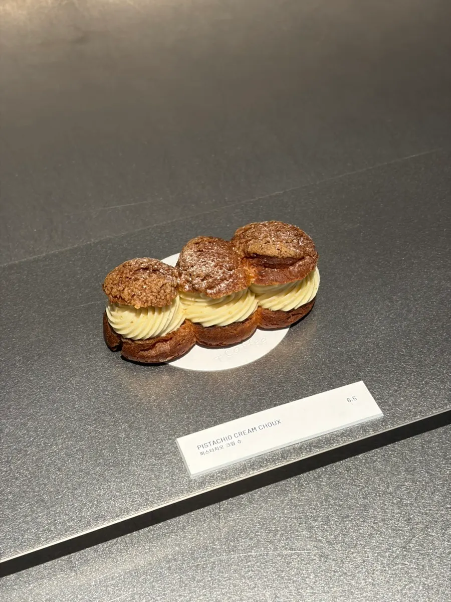True-to-size dessert models on display