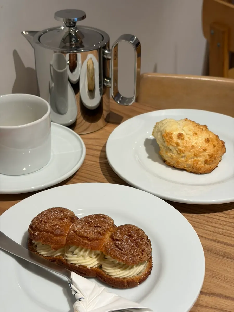Oolong tea and desserts served at the table