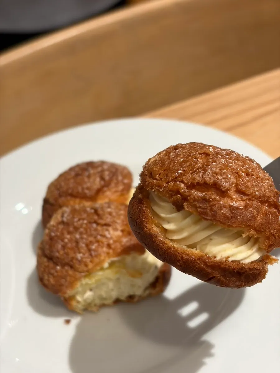 Cross-section of the puff filled with pistachio cream