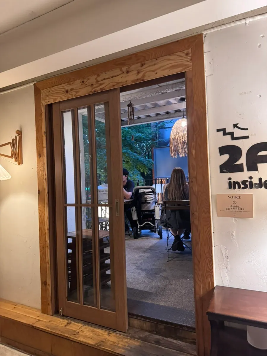 Interior of 5to7 Seongsu Main Branch with generously spaced tables