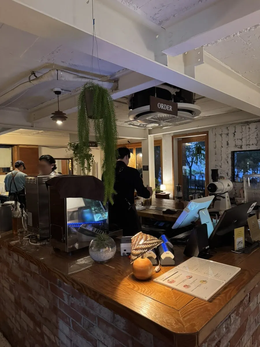 Interior decor of 5to7 Seongsu Main Branch café
