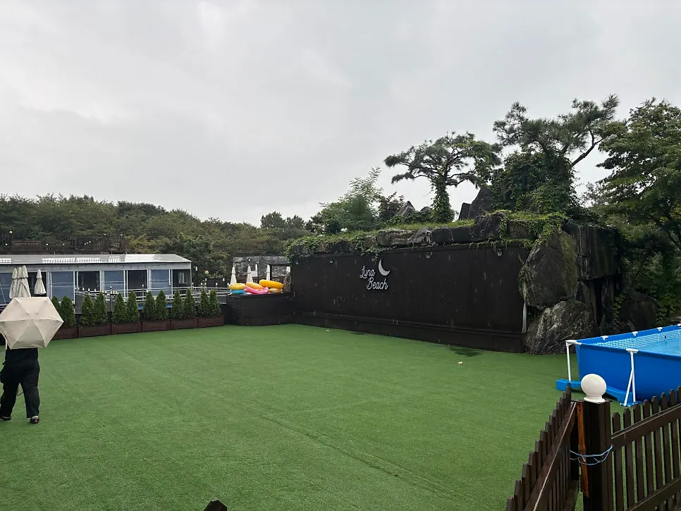 Outdoor space at a dog-friendly pension on Seonjaedo