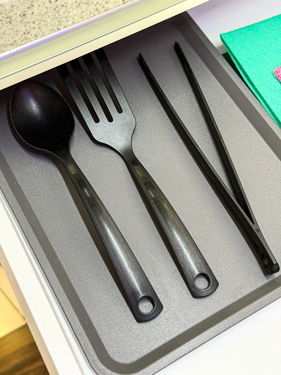 Kitchen cookware and tableware