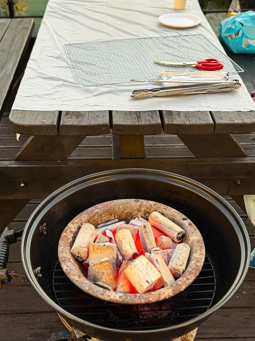 Barbecue charcoal-use area