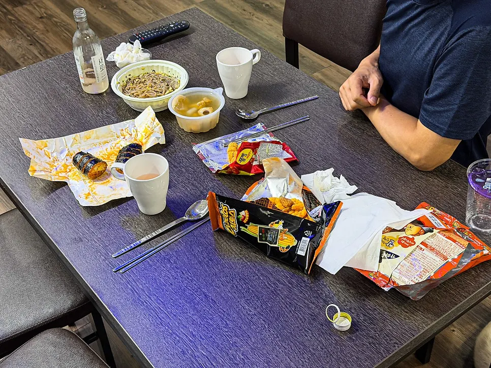 A simple dinner set out in the room