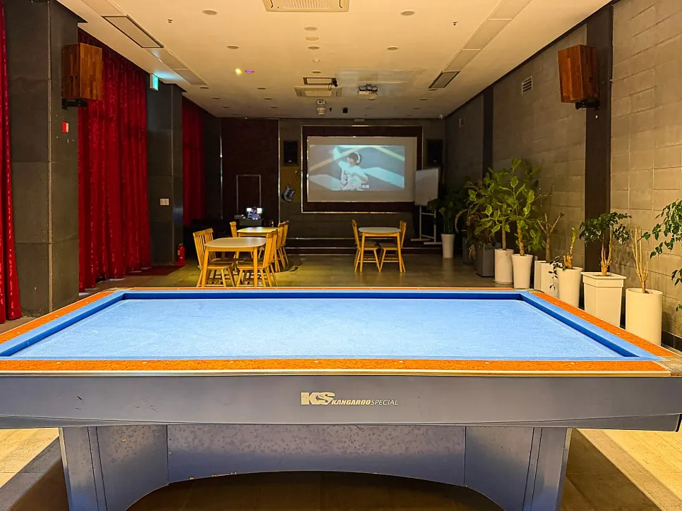 Shared billiards facility