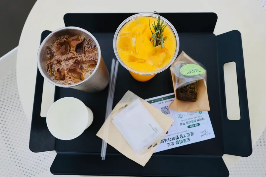 Table with matcha financier and a drink