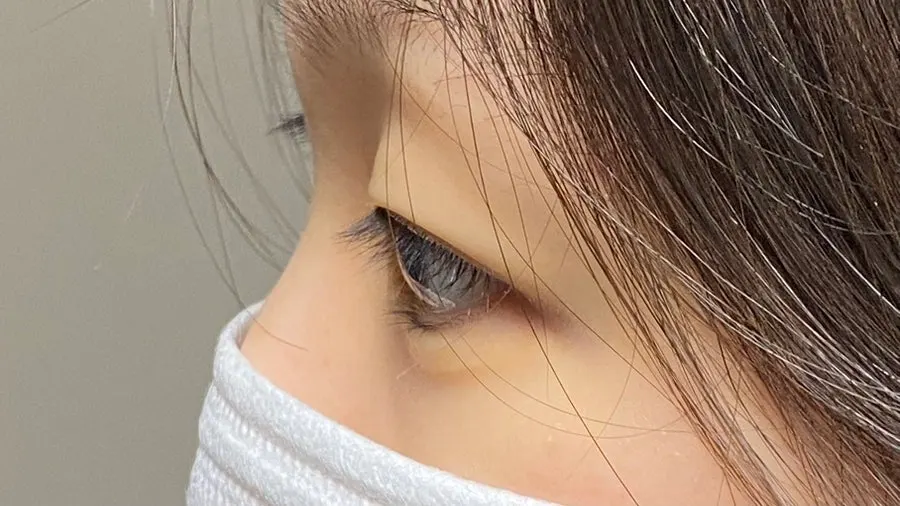 Lash state before treatment, previously only curled with a lash curler