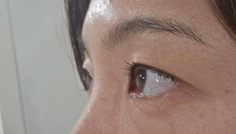 Front view of the eyes after flat lash extensions