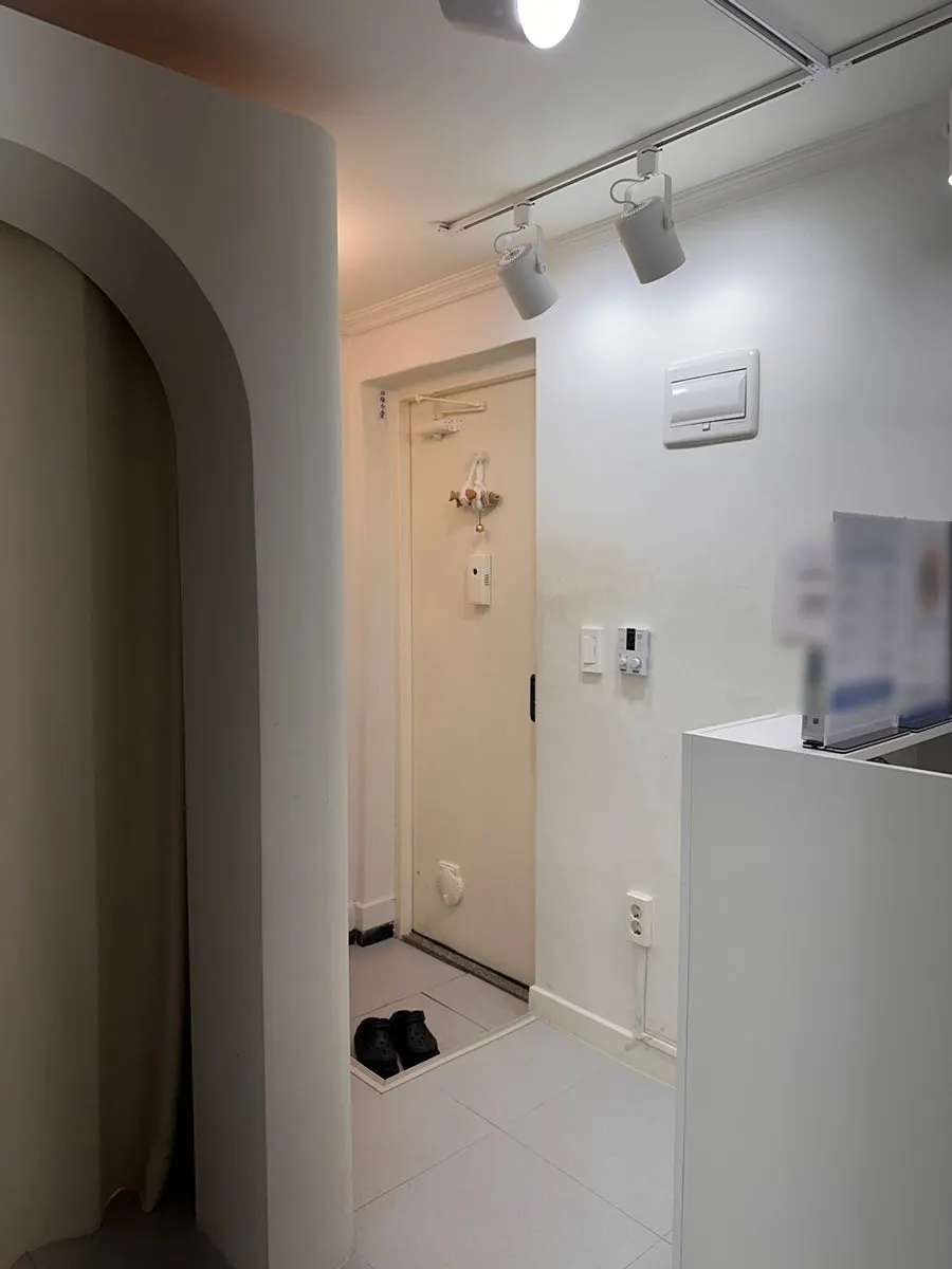 Interior decor of On The Boutique