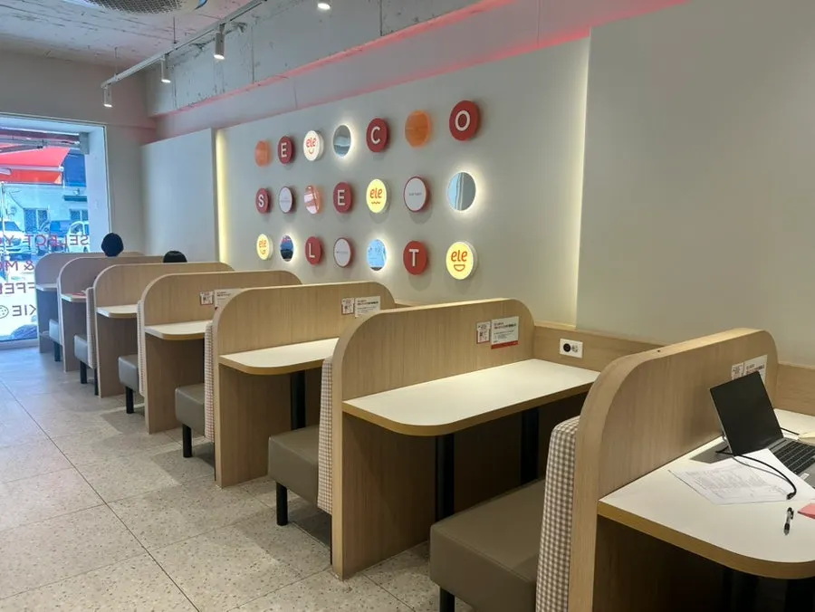 Large group table good for study meetings