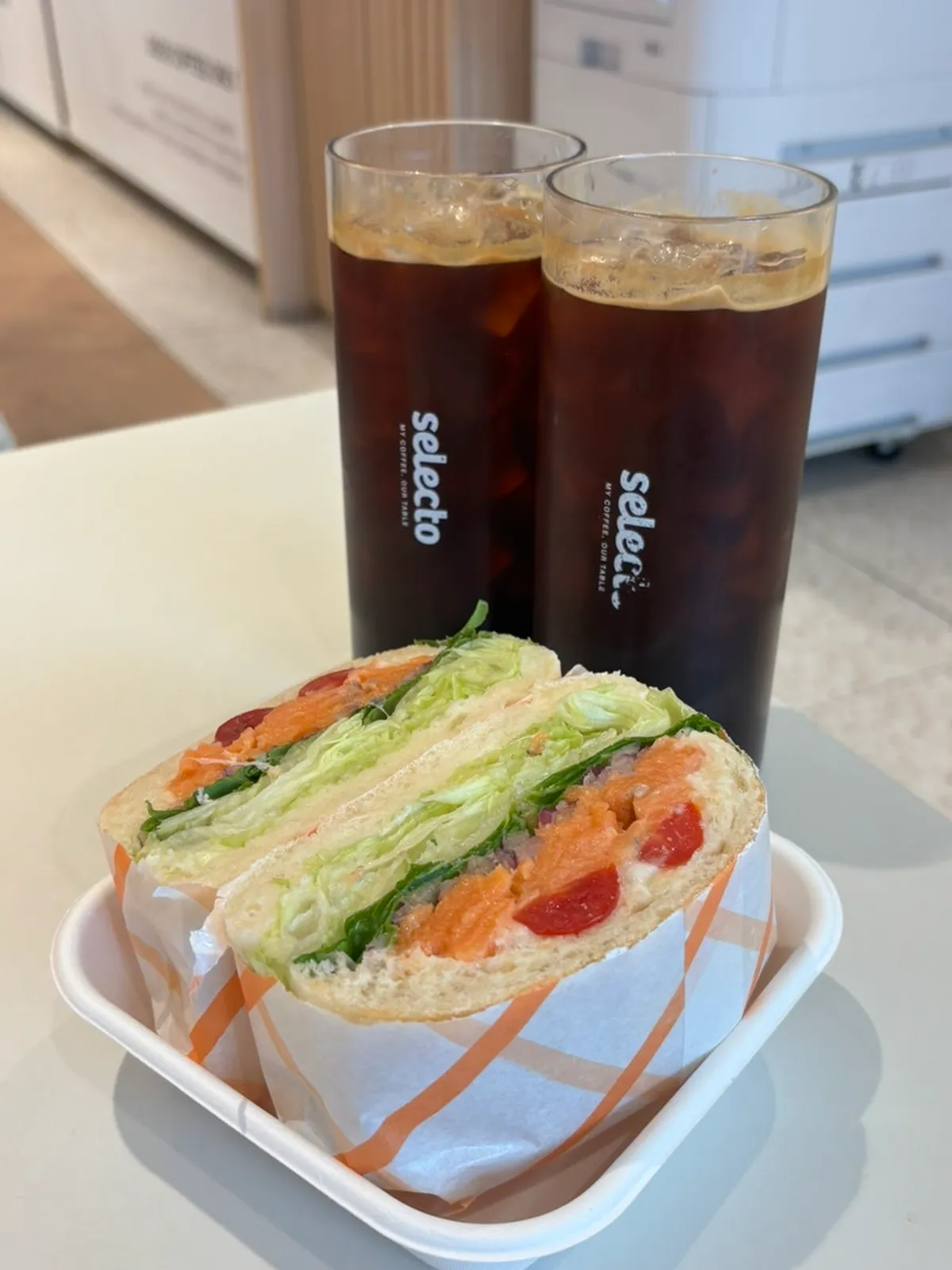 Exterior of Selecto Coffee Sinnonhyeon Branch near Exit 1 of Sinnonhyeon Station