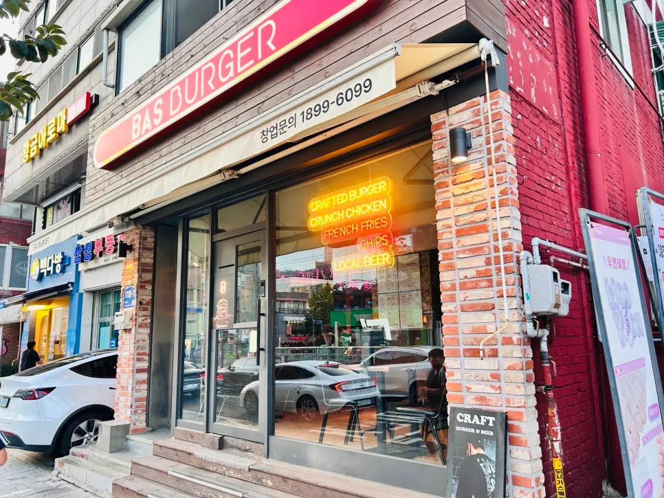 가족과 방문한 바스버거 선유도점 테이블