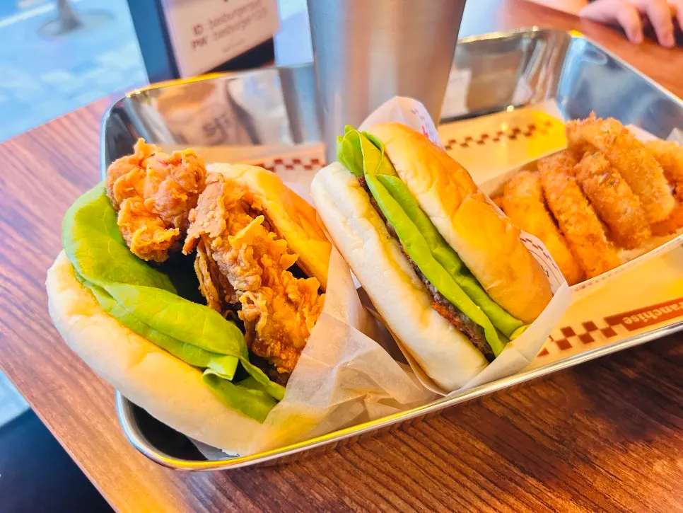 갓 튀긴 프렌치 프라이