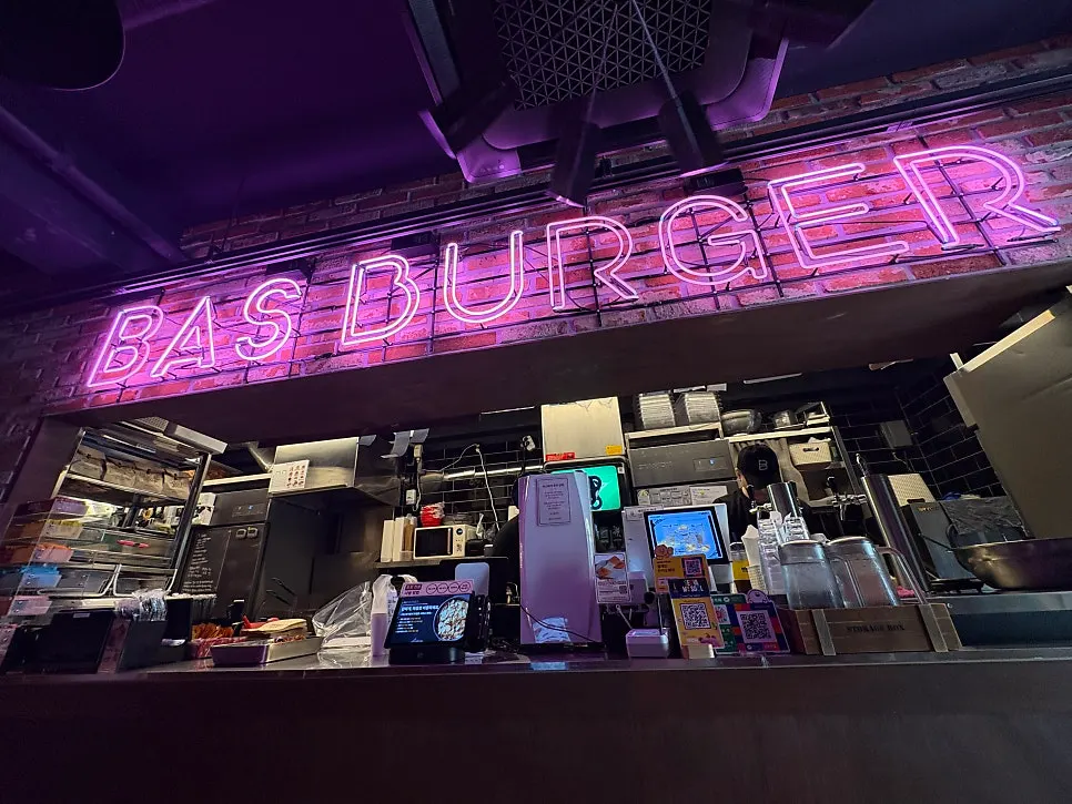 Pub-like interior of BAS Burger Seonyudo