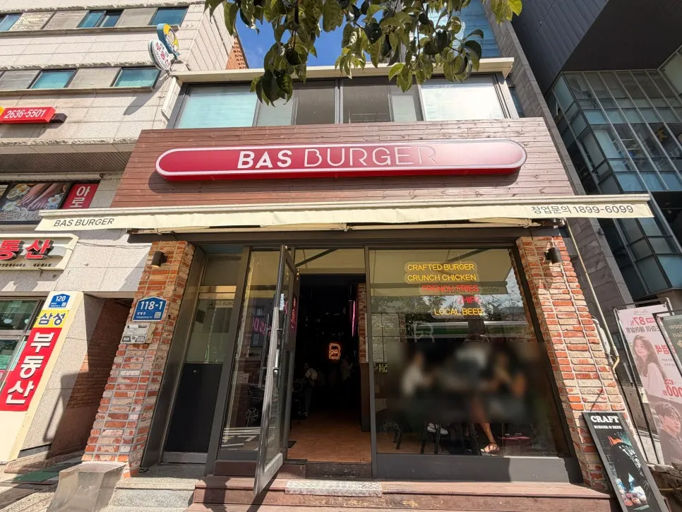 Hours and location information for BAS Burger Seonyudo
