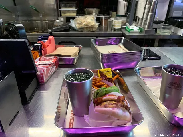 Tam-yok Burger Set picked up from the kitchen