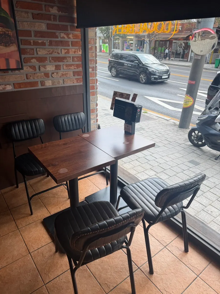 Exterior atmosphere at BAS Burger Seonyudo