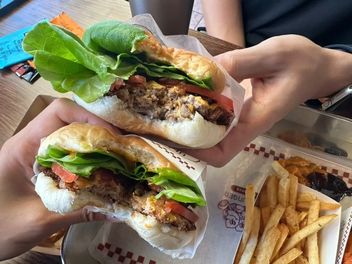 Table spread of the BAS burger and double BAS burger sets