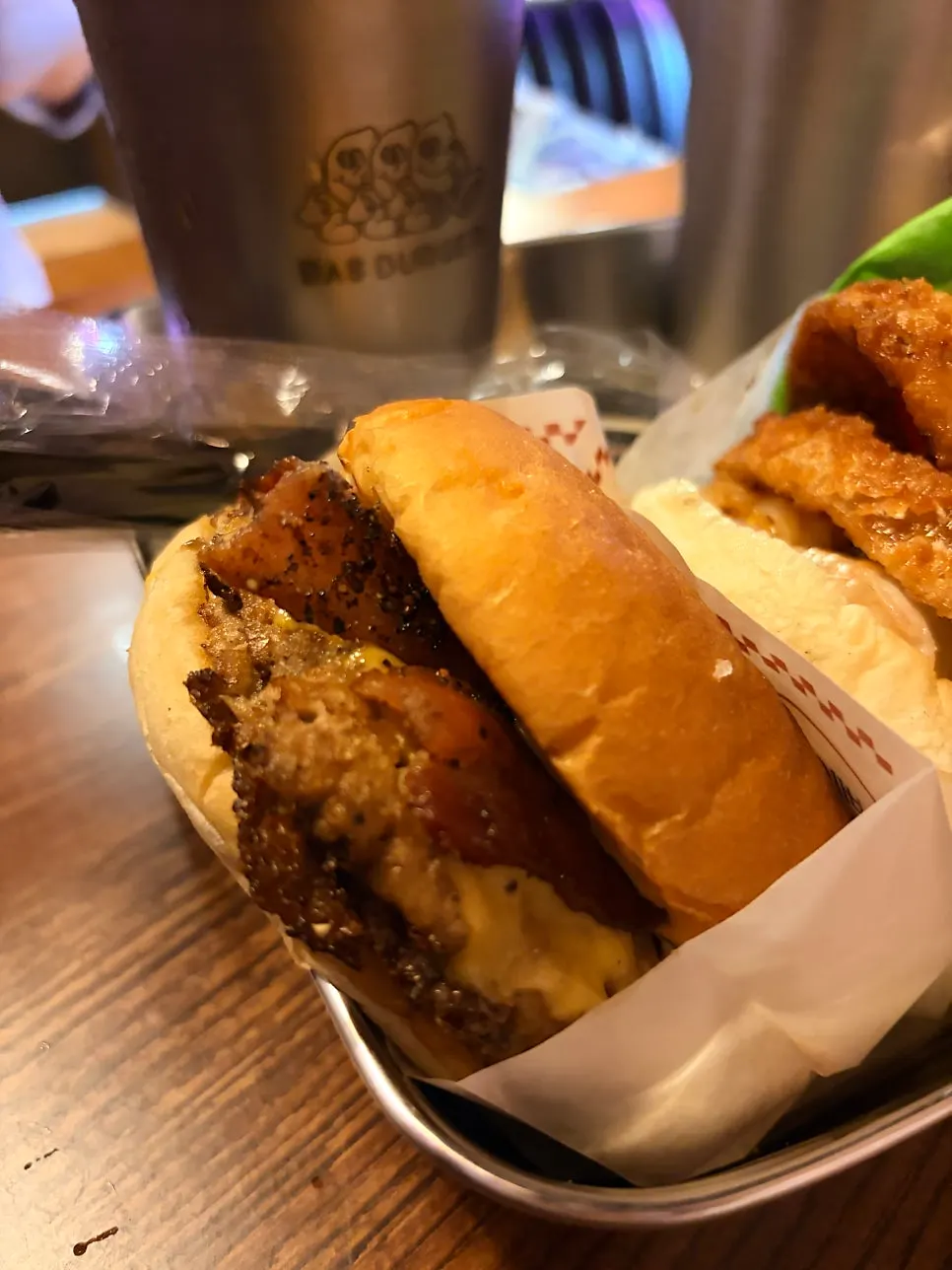 더블바스버거 패티와 체다치즈