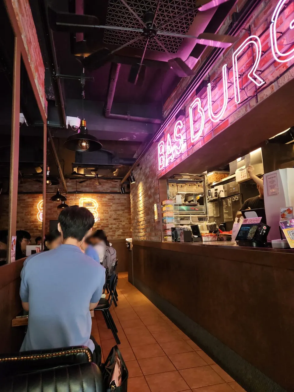 Inside BAS Burger Seonyudo