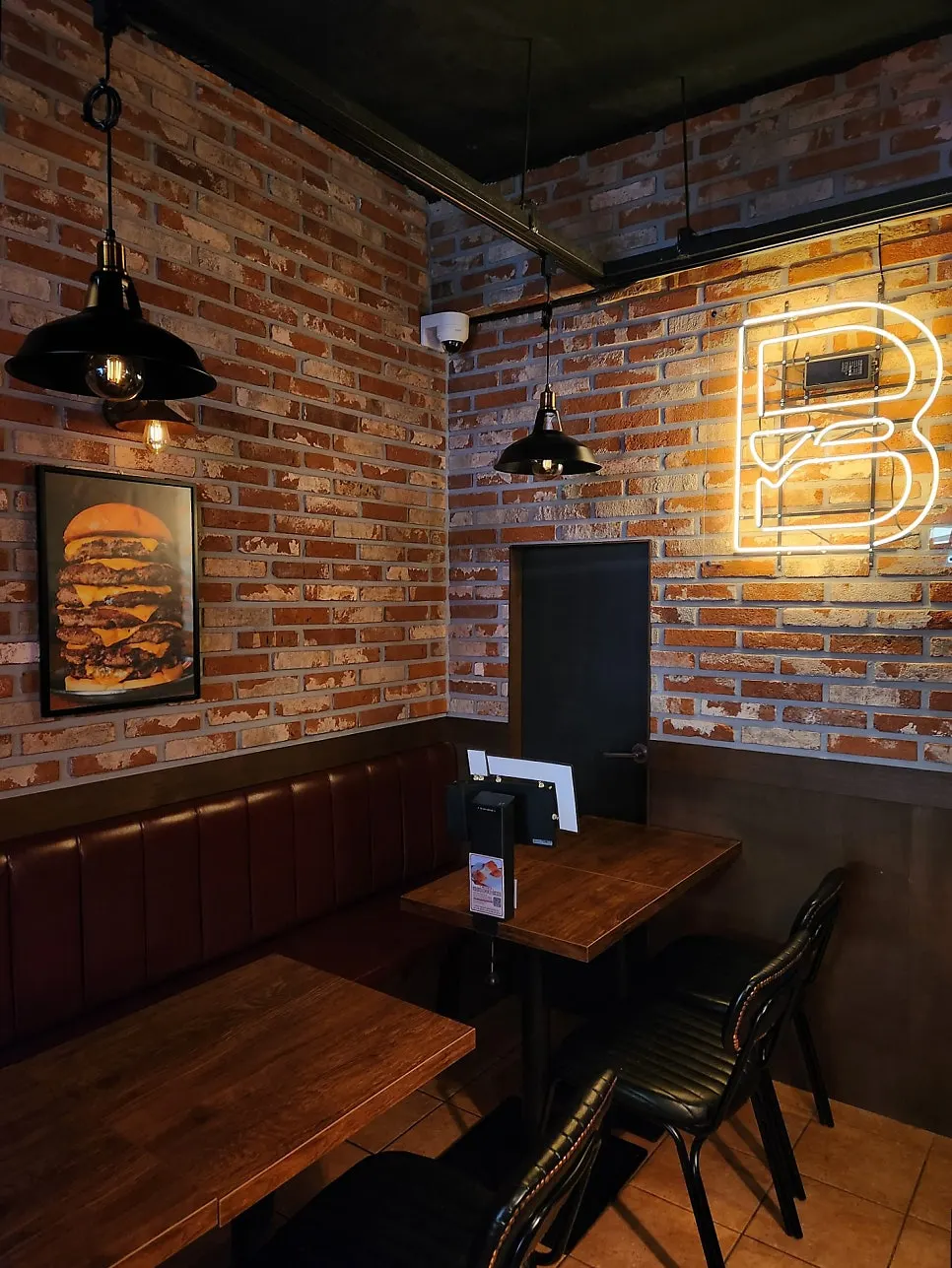 Restaurant seats suited to solo dining