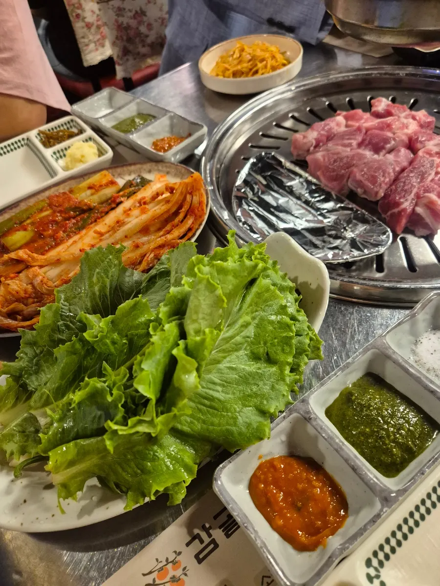 Pork neck with salt, sauce, and scallion salad