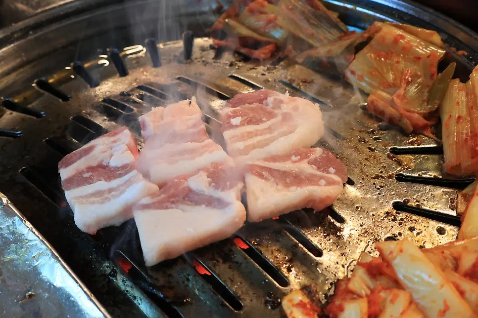 Charcoal-grilled king salt pork belly