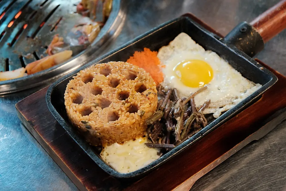 Charcoal fried rice with egg and cheese