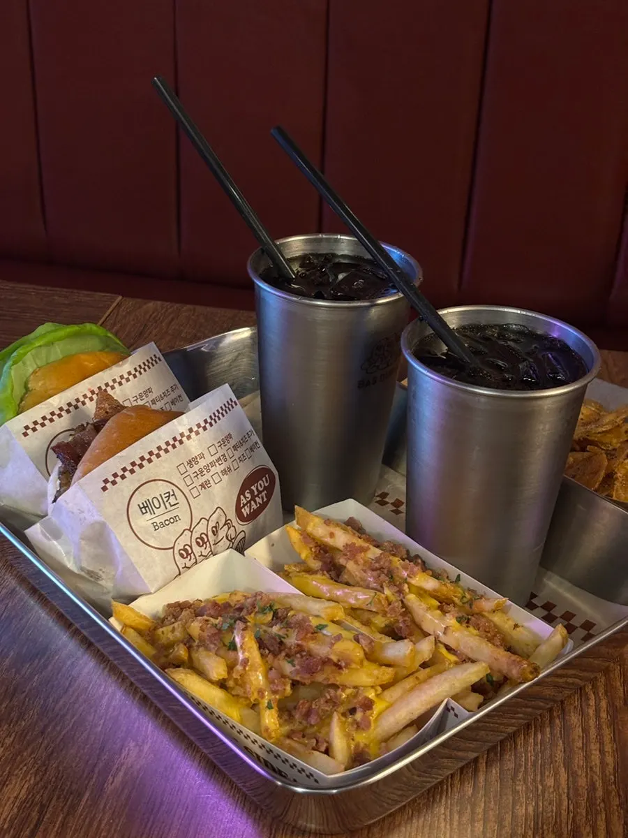 Photo of BAS Burger Seonyudo's basic burger menu