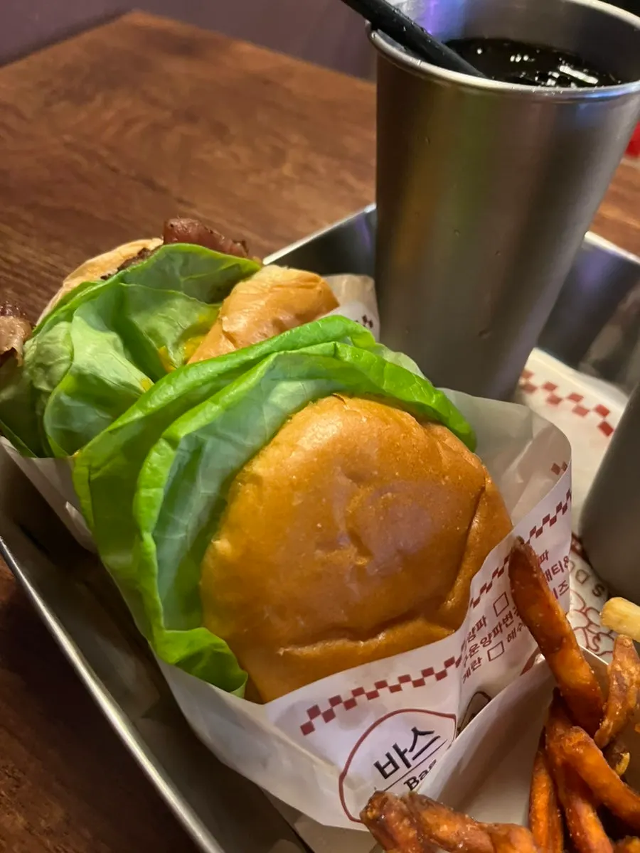 Cross-section of the BAS Burger showing the large romaine lettuce
