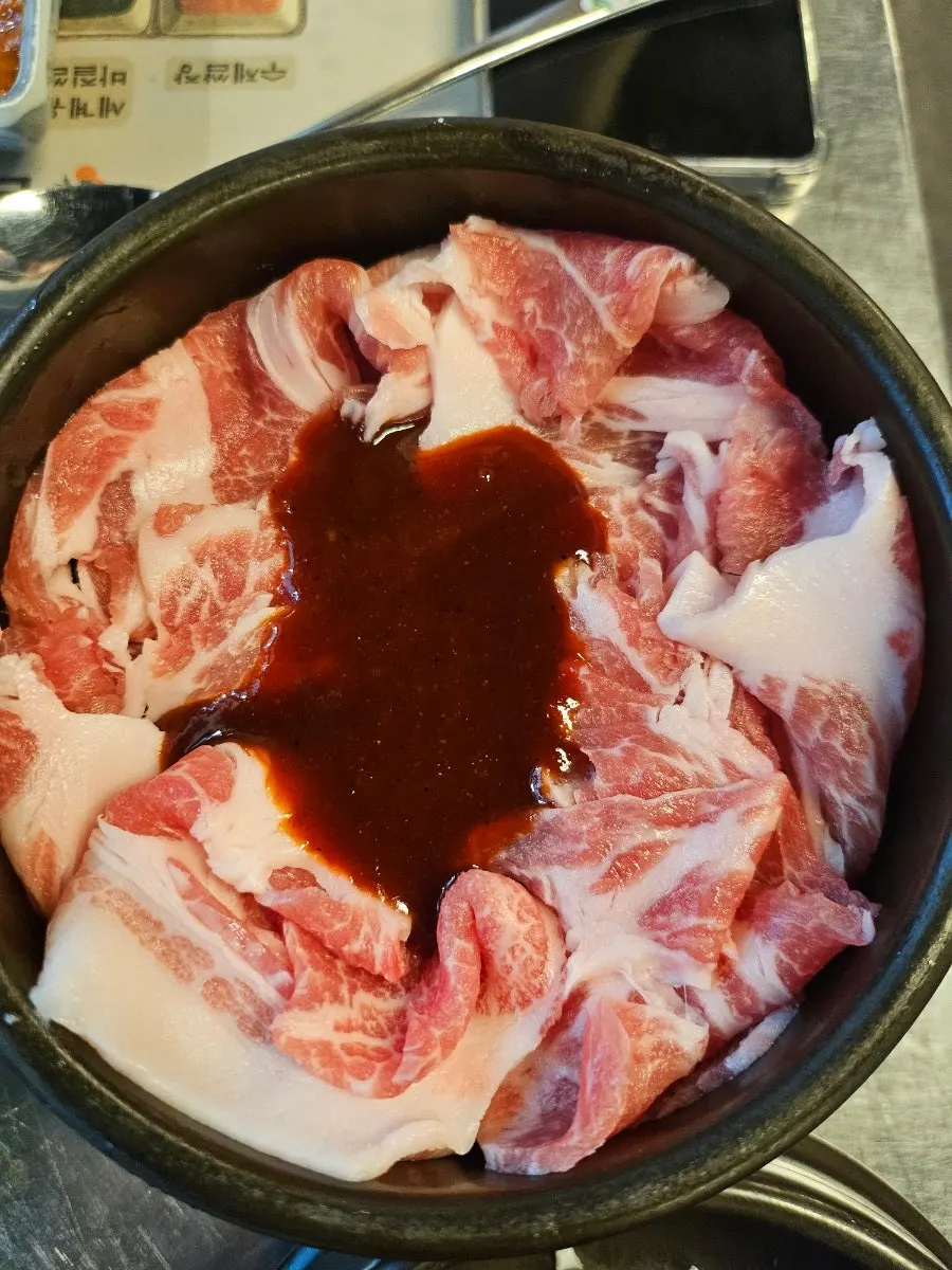 연탄 불판 위 고추장연탄불고기
