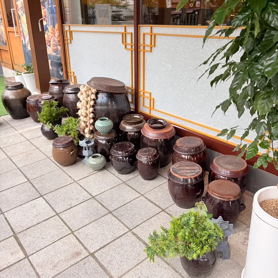 Countryside-style exterior decorations of the restaurant