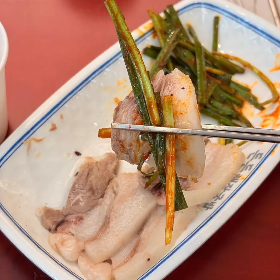 In-store guide on how to best enjoy the spicy gukbap
