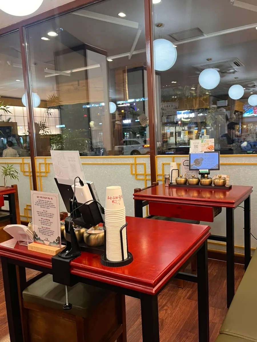 Interior of the restaurant with a familiar gukbap-shop feel