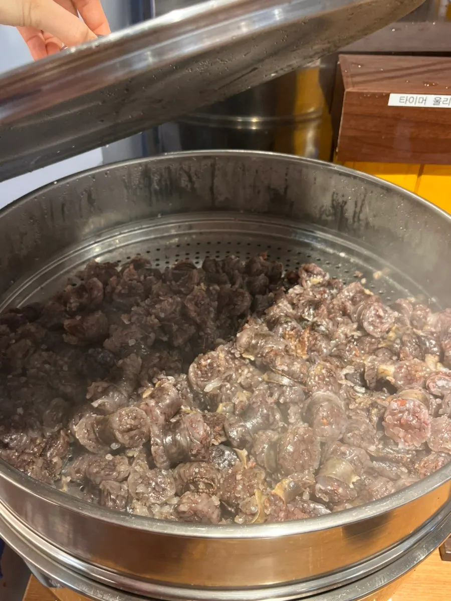 A pot full of unlimited refill chapsundae