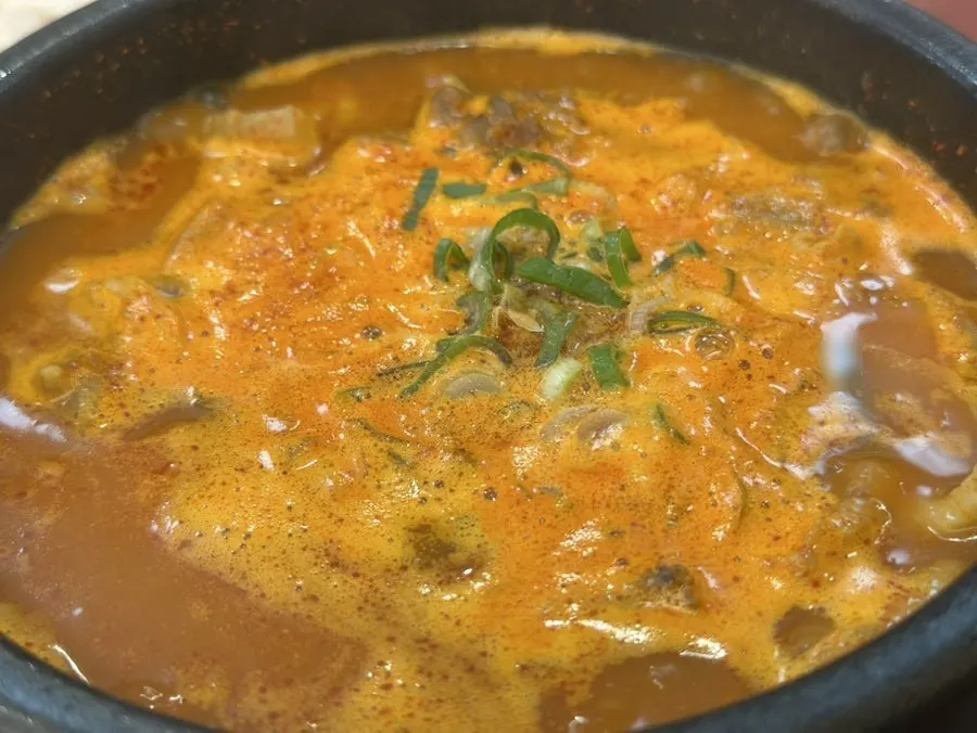 순대와 고기가 들어간 국밥 메뉴 사진