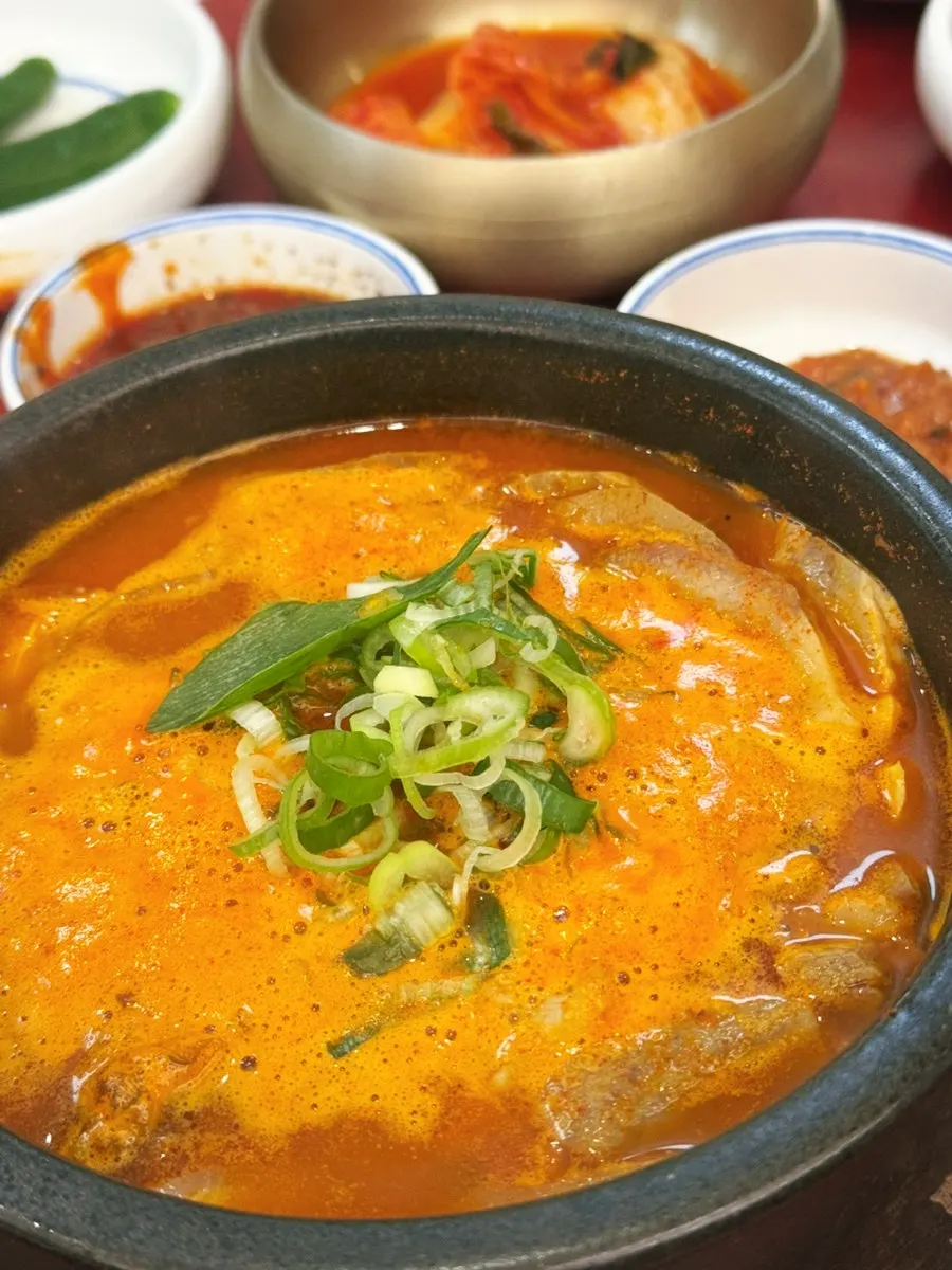 식사를 마친 든든해장국밥 선유도점 테이블