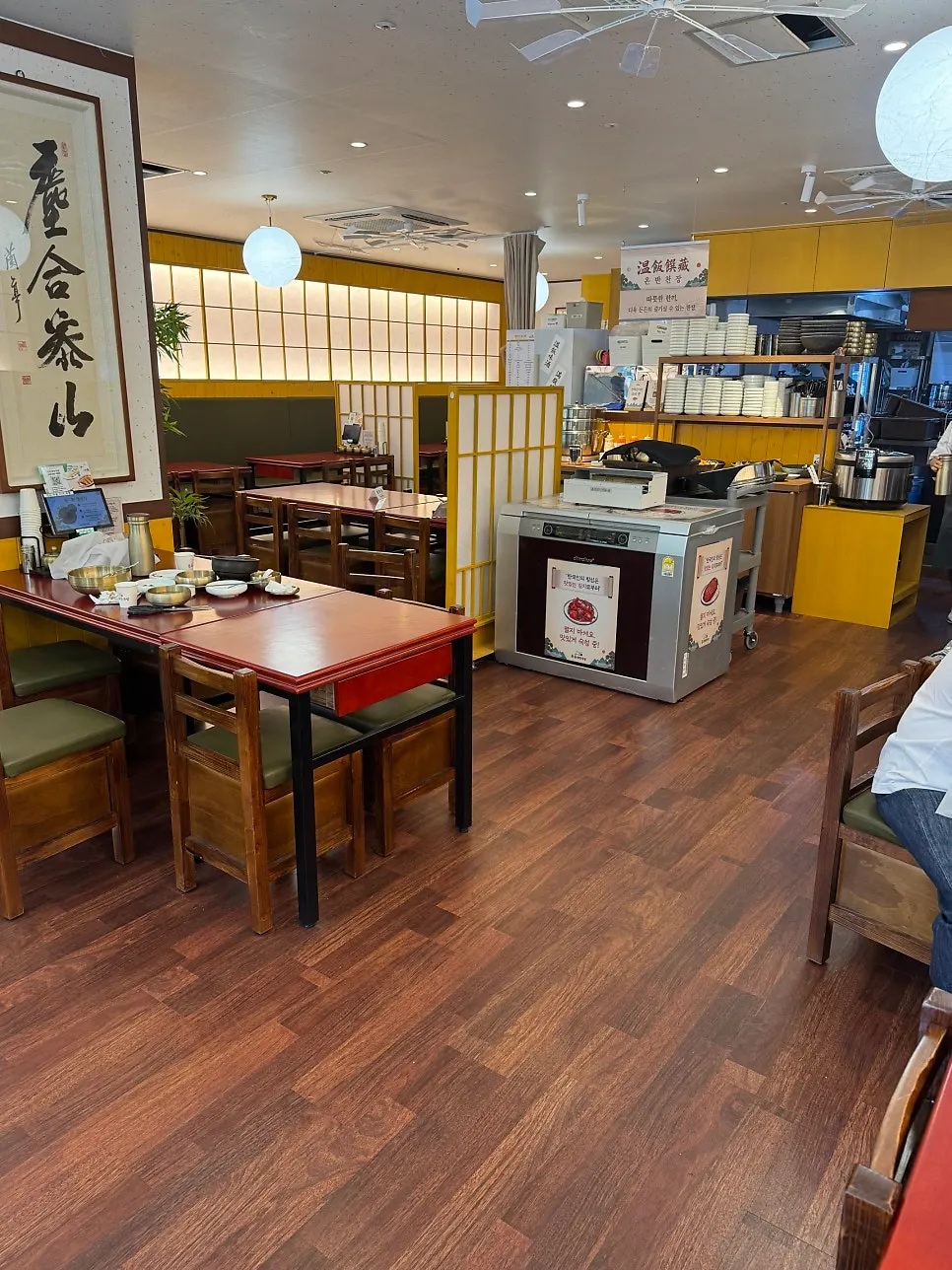 A plate of pyeonbaek sundae brought from the self-serve bar