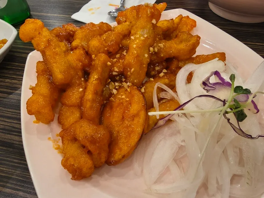 Sichuan tangsuyuk served with shredded onion