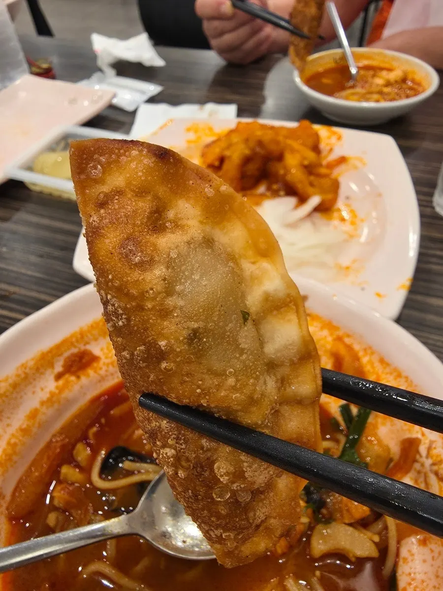 Crispy-battered jjamppong fried mandu