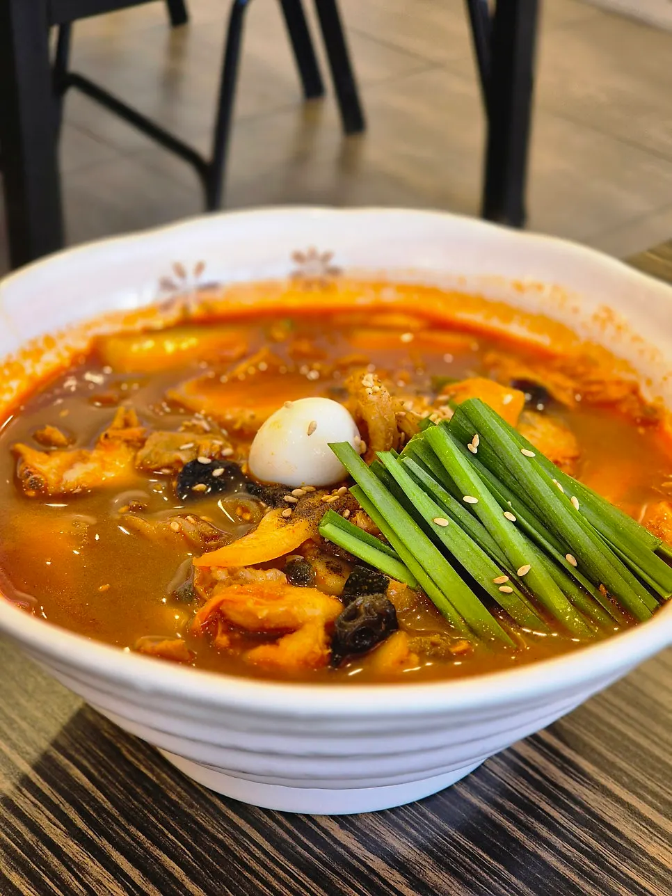 매운맛 2단계로 주문한 수제비짬뽕 한 그릇