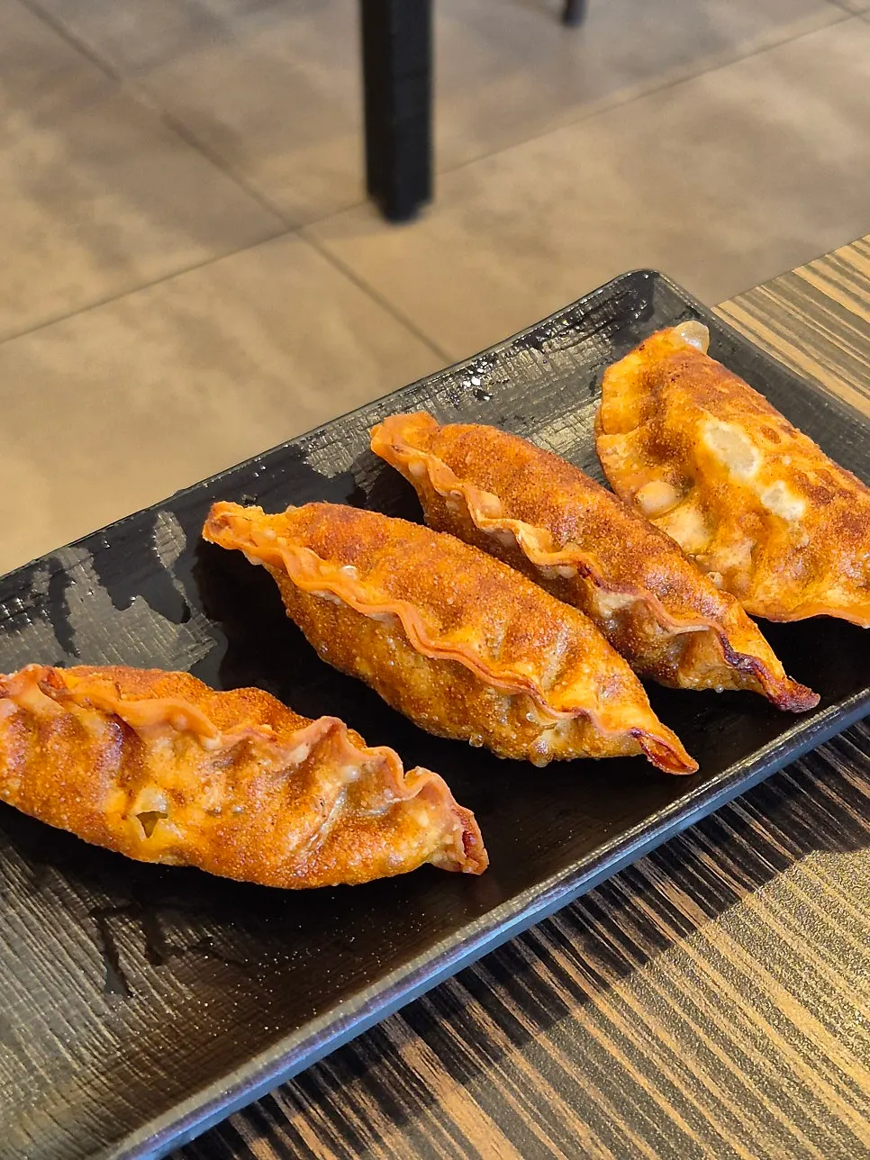 매콤하고 바삭한 짬뽕군만두