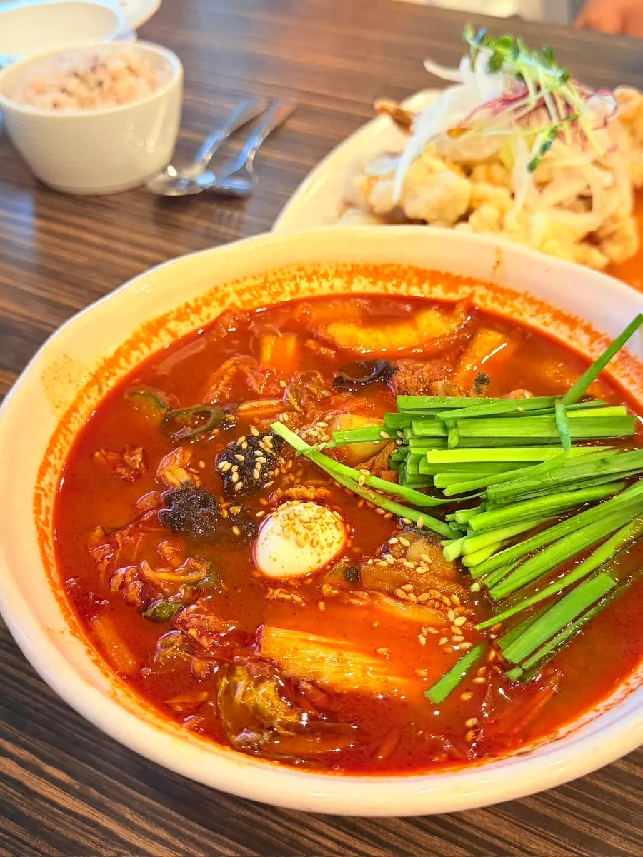 Spicy jjamppong broth with mussels and squid