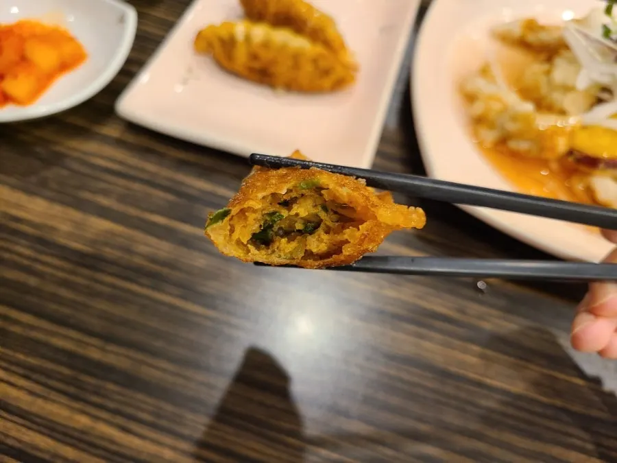 Cross-section of a full, juicy jjamppong mandu