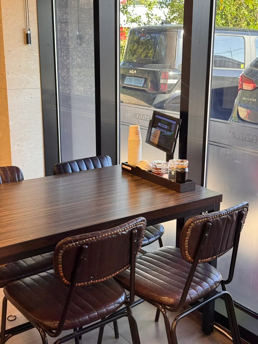 Large Chinese restaurant with a spacious dedicated parking lot