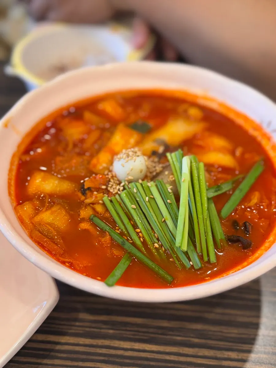 Jijeon jjamppong based on a meat broth