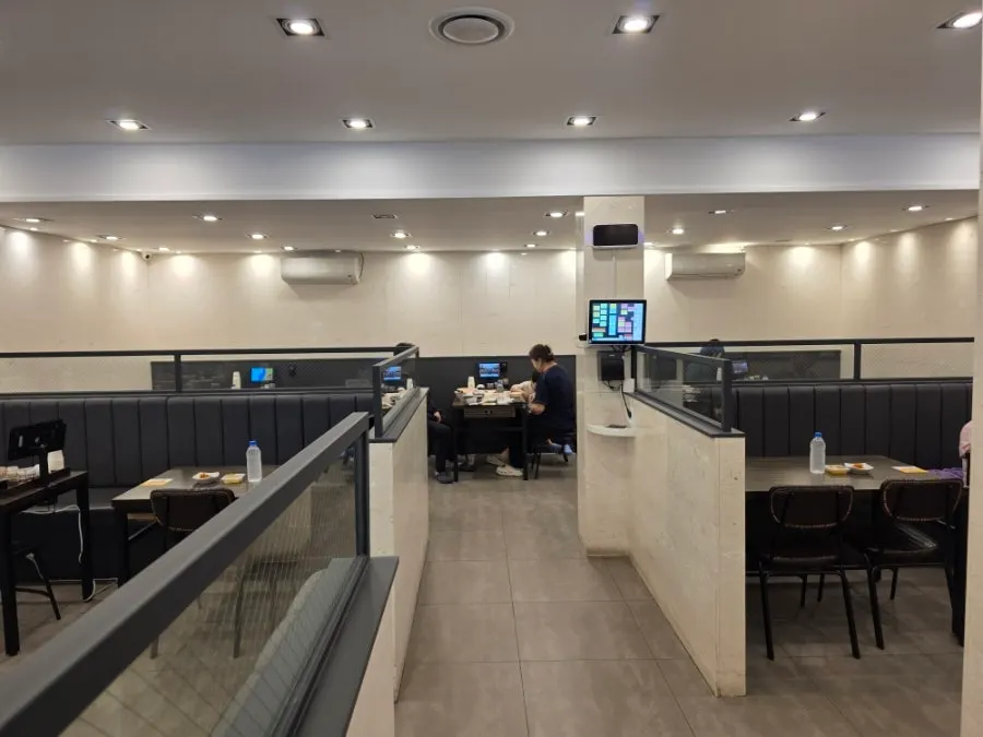Table space for family meals and group dinners