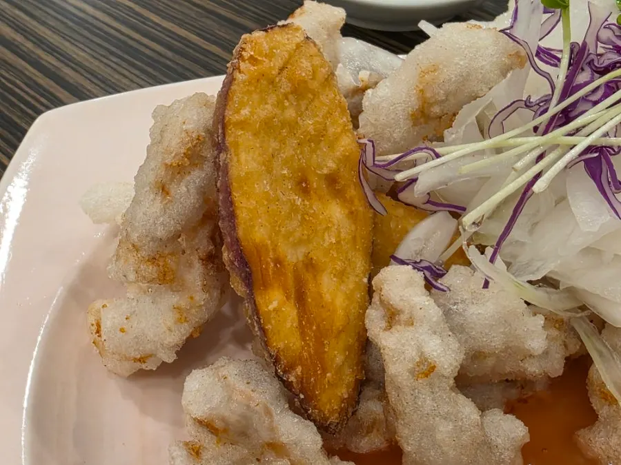 Crispy tangsuyuk dipped in sauce