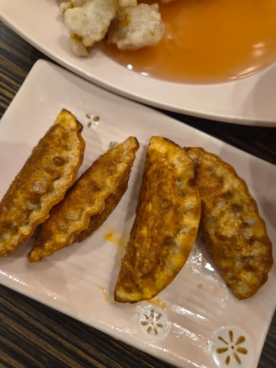 Freshly fried sticky-rice tangsuyuk